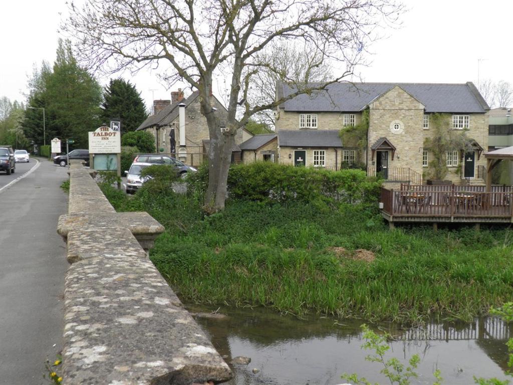 The Talbot Inn Eynsham Kültér fotó